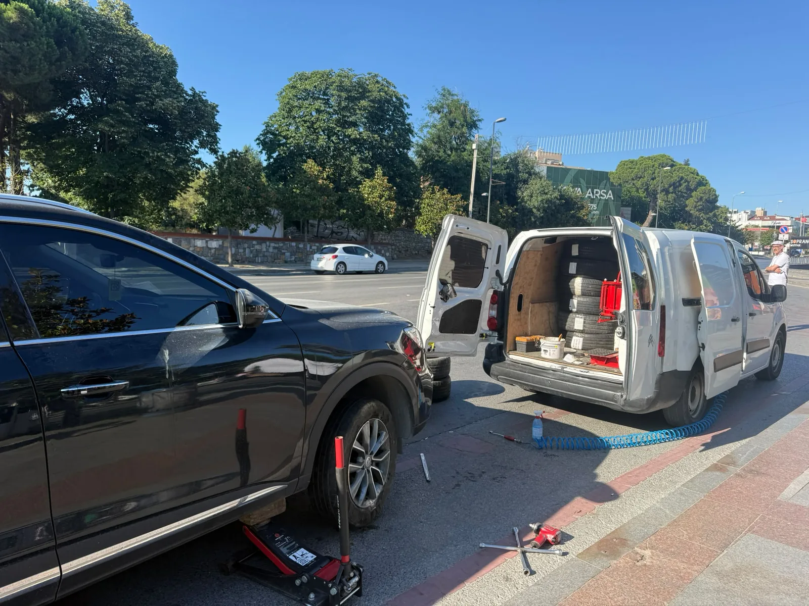 Furkan Oto Lastik İstanbul mobil lastik yol yardım