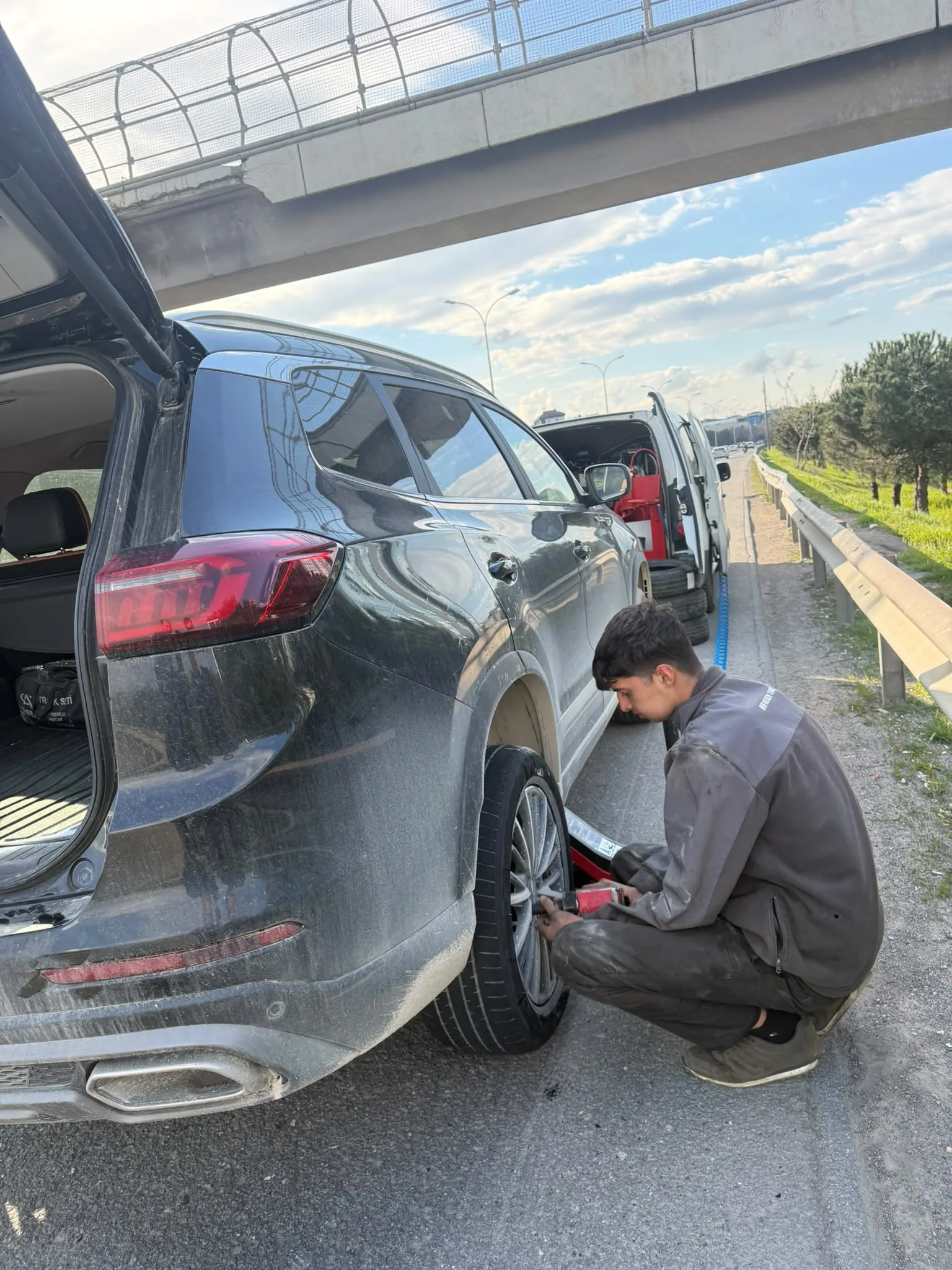 SUV yerinde lastik servisi | Furkan Oto Lastik